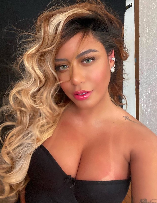 Rafaella Santos Posa Glamourosa Para Ensaio Dia De Fotos Quem