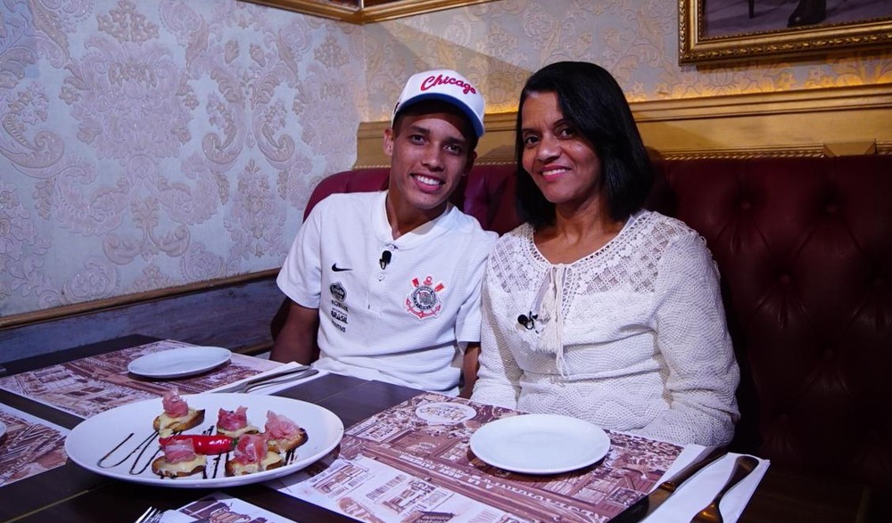 Mãe de Pedrinho pede gol do filho no clássico