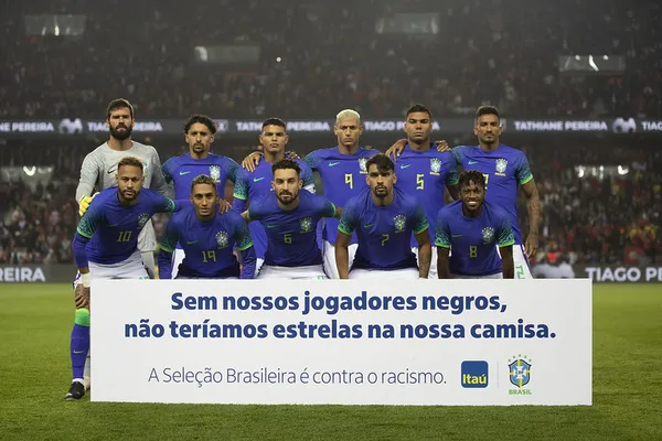 Brasil entra com faixa antirracista, no último amistoso antes da Copa do Mundo  — Foto: Lucas Figueiredo/CBF