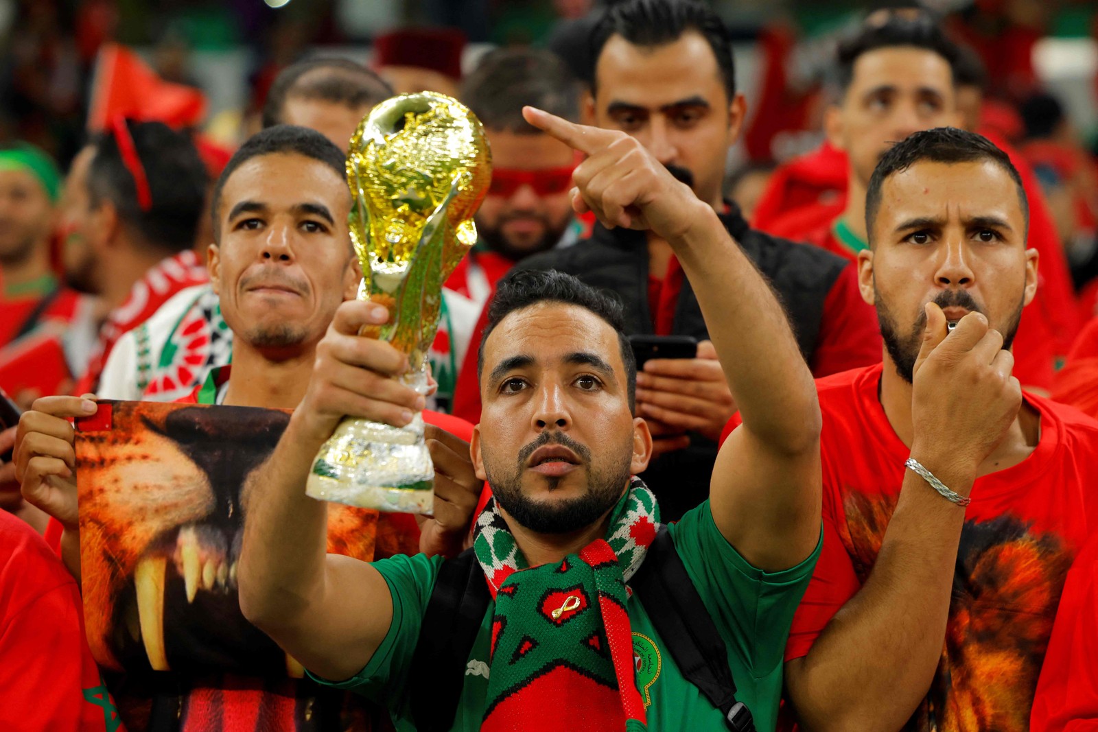 Embalados pelo melhor desempenho da história, torcedores do Marrocos sonham com a primeira taça — Foto: ODD ANDERSEN/AFP