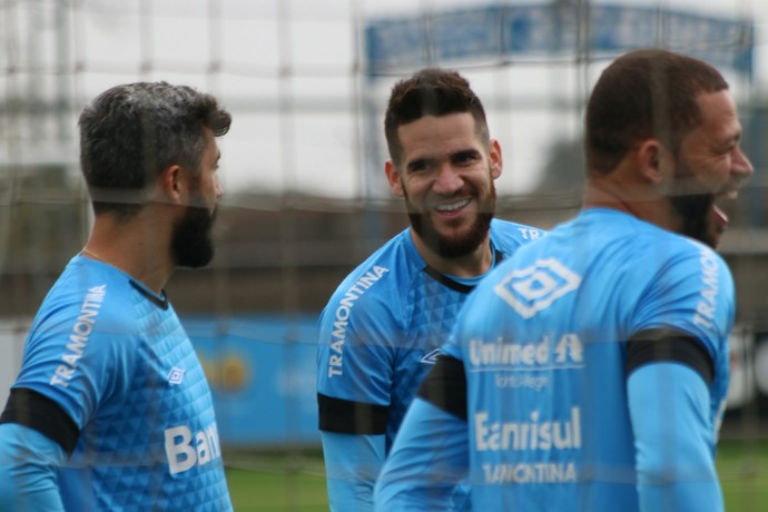 Grêmio volta aos treinos após goleada em Gre-Nal com alto astral e 3 baixas