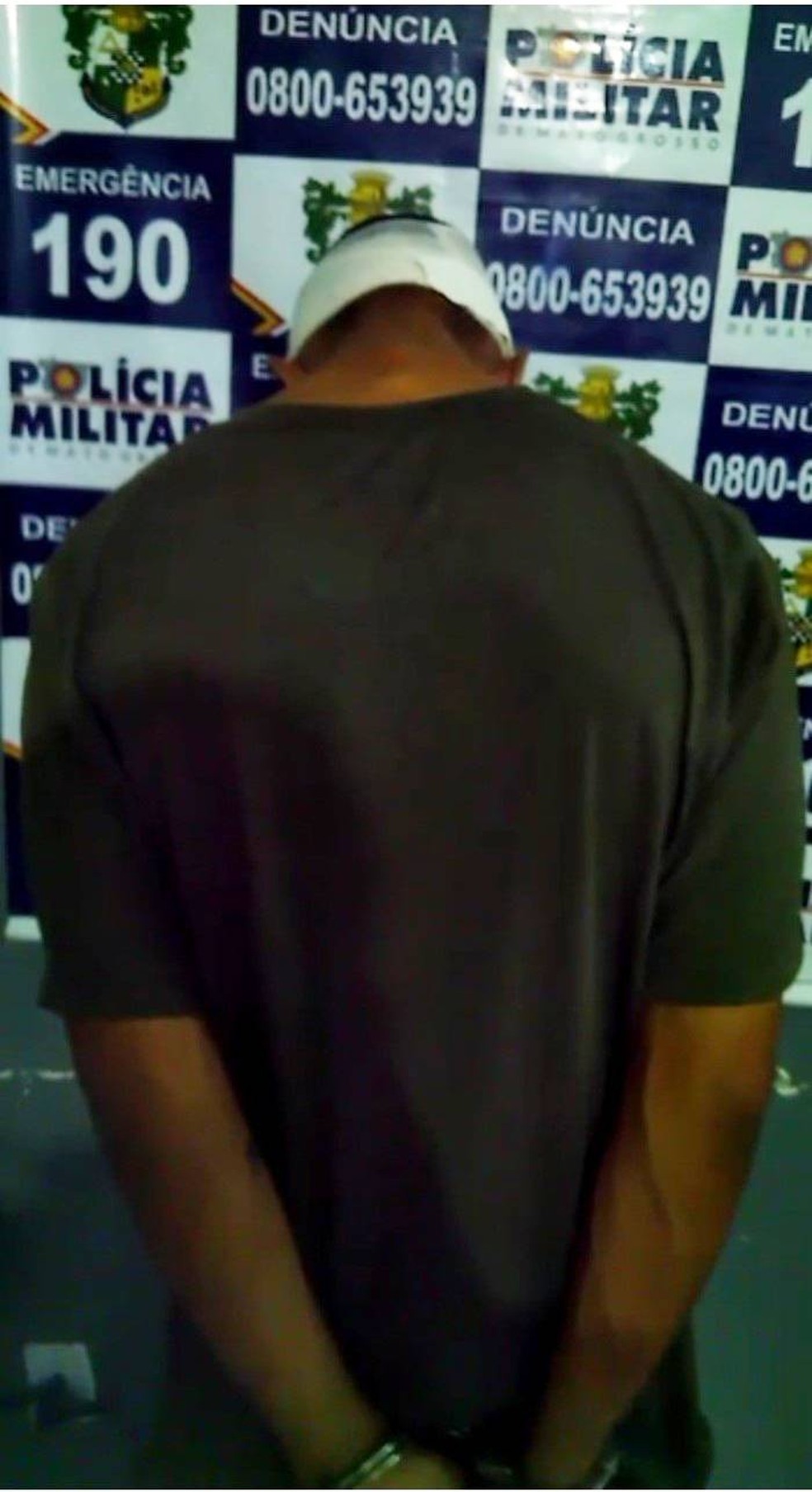 LadrÃ£o foi amarrado com corda por passageiros e adolescente que teve celular roubado em Ã´nibus em VÃ¡rzea Grande â Foto: PolÃ­cia Militar de Mato Grosso/DivulgaÃ§Ã£o