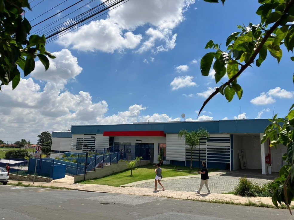 Pais de criança que morreu após queda de árvore, em Campinas, foram levados para UPA Anchieta — Foto: Vanderlei Duarte/EPTV