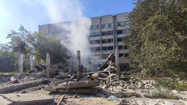Ataque em Mykolaiv atingiu universidades (Foto: Reprodução/Twitter)