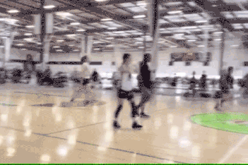 Adolescente leva golpe brutal na cabeça durante jogo de basquete nos EUA (Foto: Reprodução / Instagram)