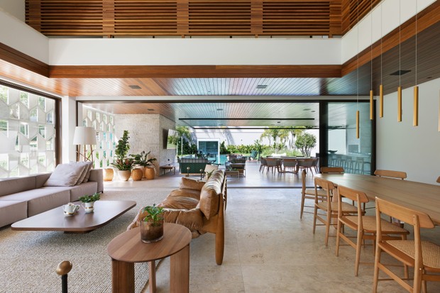 Casa de 560 m² em Goiânia tem cobogó e linhas modernistas (Foto: FOTOS EDGAR CESAR E ELTON ROCHA)