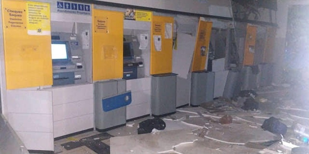 Bandidos explodiram agência em Utinga — Foto: Jair Medrado/Arquivo pessoal