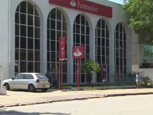 Furto aconteceu no banco Santander, na zona sul de São José (Foto: Reprodução/ TV Vanguarda)