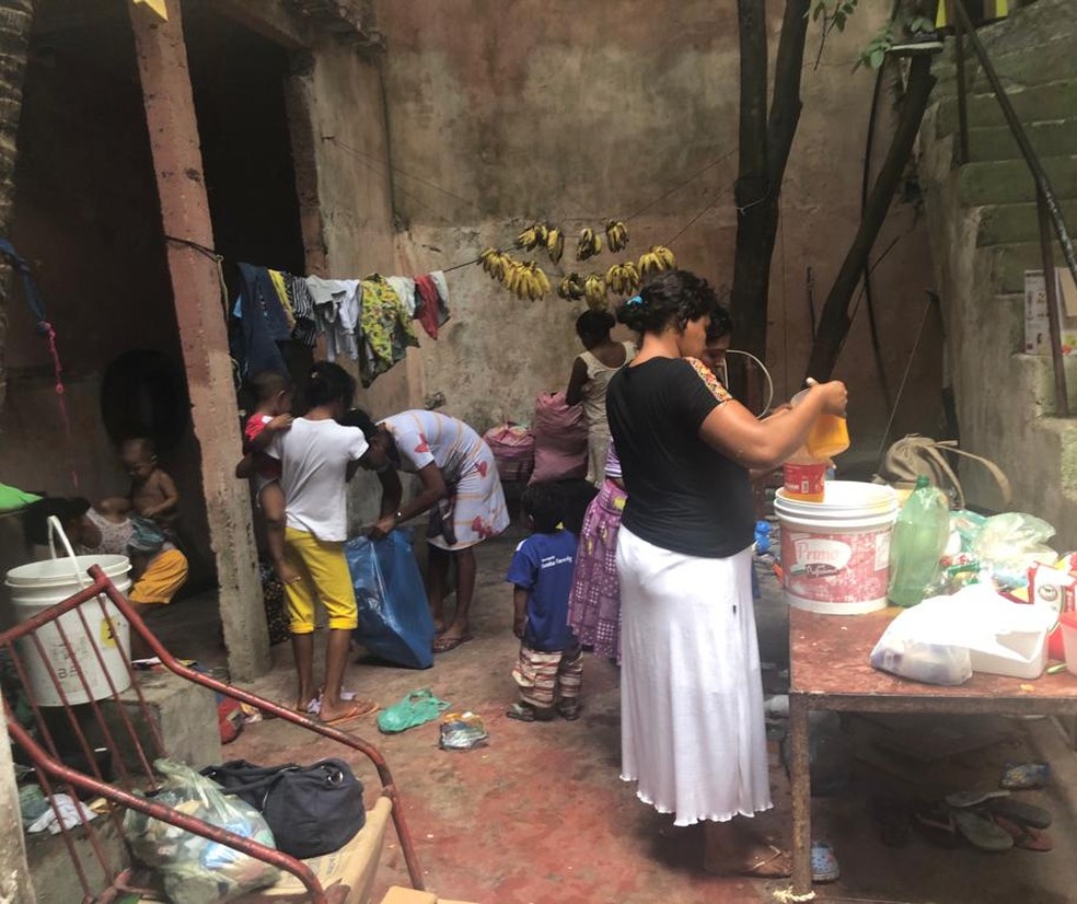 Uma mulher grávida e crianças estão entre venezuelanos que deixaram o país para viver em Sobral — Foto: Maristela Gláucia/TV Verdes Mares