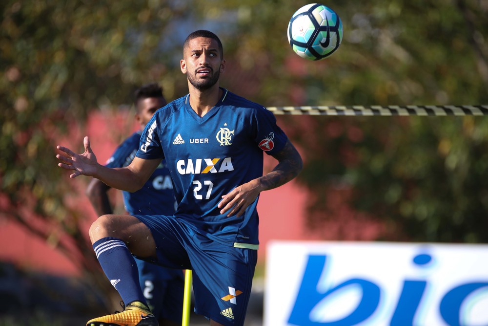 De olho no Santos, Zé testa mudanças no Fla com Arão, Rômulo, Mancu e Juan