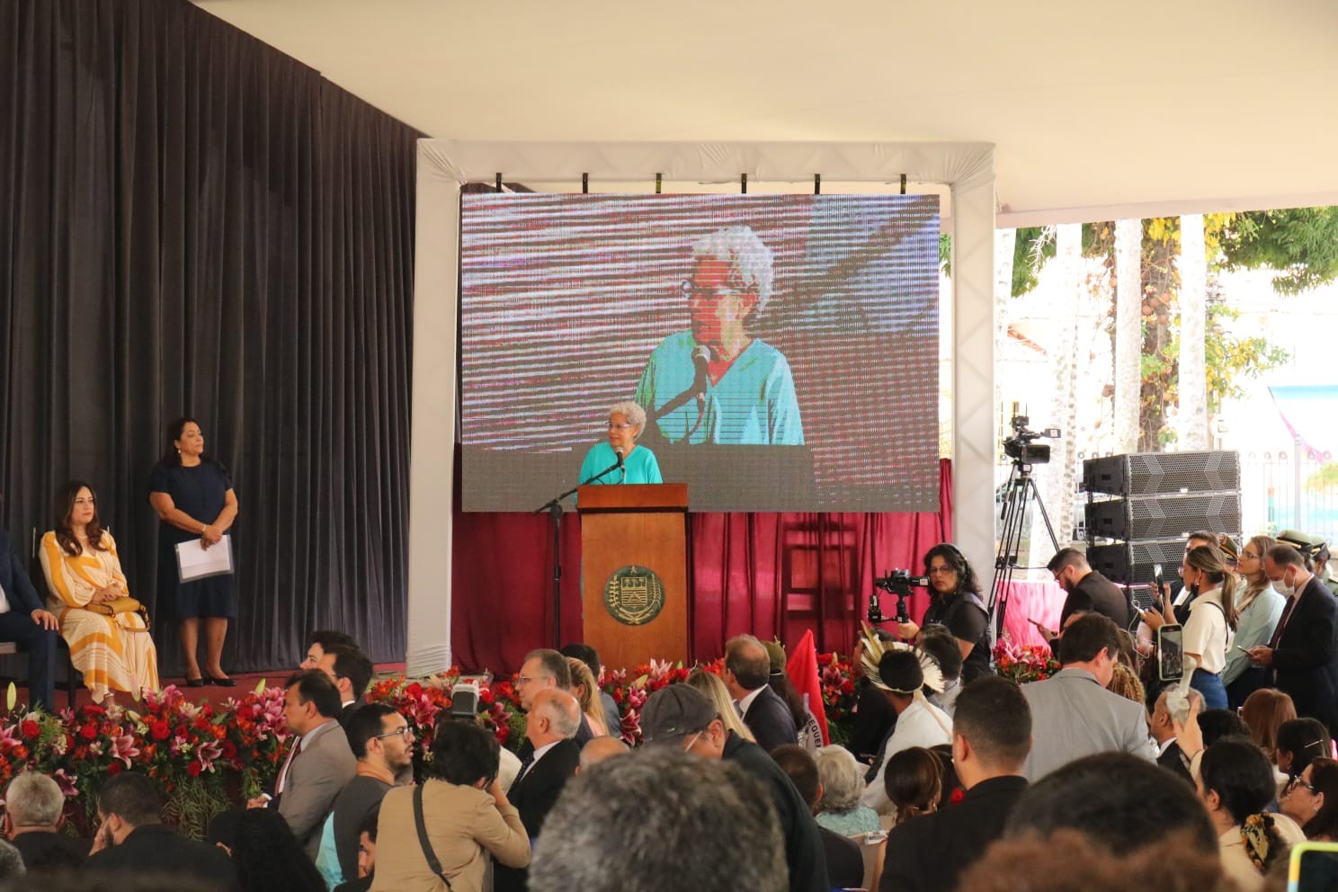 Primeira governadora do Piauí, Regina Sousa se despede do cargo e destaca moradia social como principal obra da sua gestão
