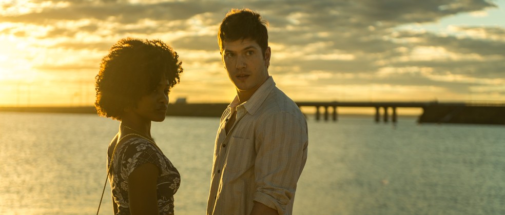 Bruno e Raquel se apaixonam, mas terão que enfrentar a ira de Nádia 'O Outro Lado do Paraíso' (Foto: Raquel Cunha/Divulgação )