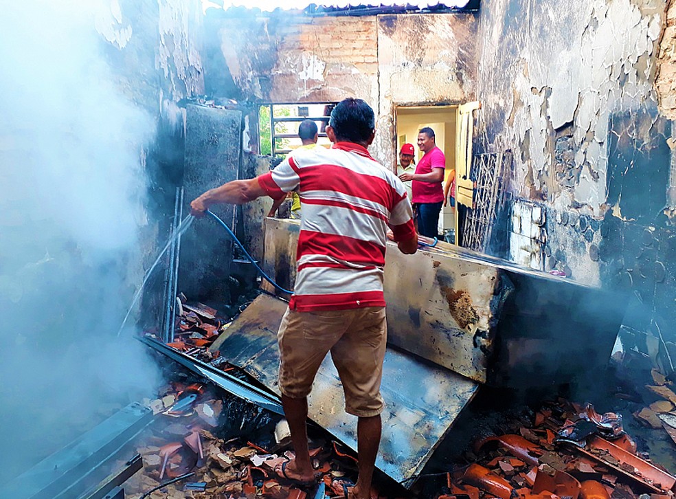 População ajudou a controlar o fogo (Foto: Divulgação/Prefeitura de Joaquim Pires)