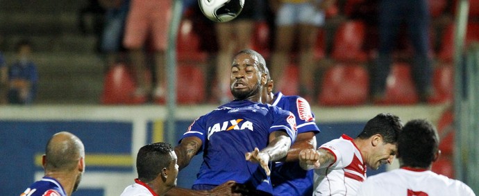 Dedé recusa título de herói e exalta reencontro com Bruno Rodrigo