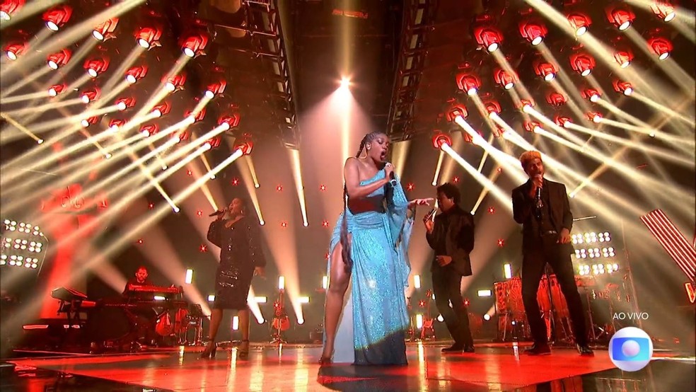 IZA canta na Final do 'The Voice Brasil' — Foto: Globo
