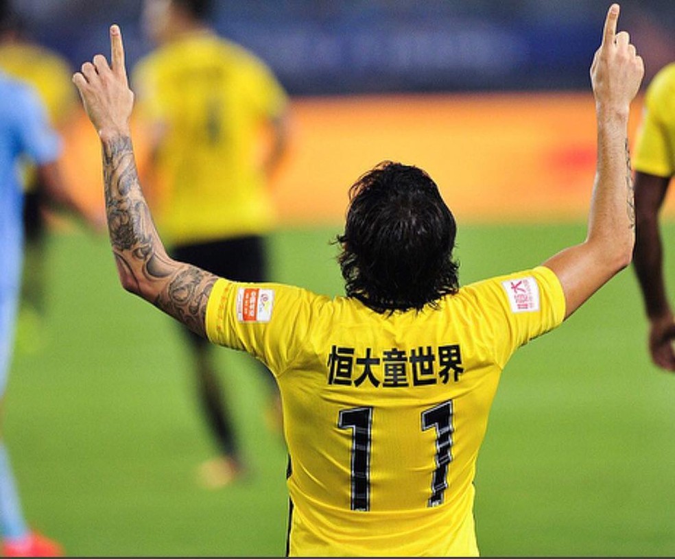Ricardo Goulart comemora gol pelo Guangzhou Evergrande — Foto: Reprodução/Instagram