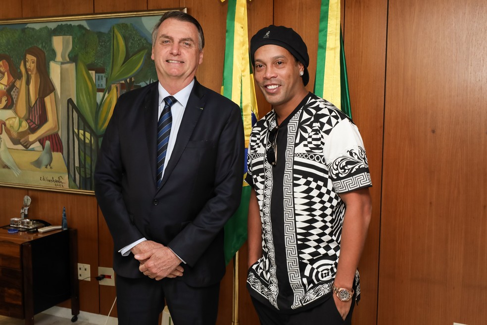 Em junho, o presidente da RepÃºblica, Jair Bolsonaro, recebeu visita do ex-jogador de futebol, Ronaldinho GaÃºcho, em BrasÃ­lia â€” Foto: Marcos CorrÃªa/PR