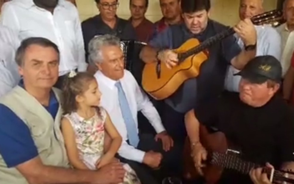 Bolsonaro Visita Goias E Almoca Com Amado Batista Na Fazenda Do Cantor Goias G1