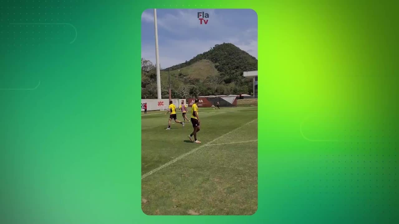 Everton Cebolinha faz gola&ccedil;o em treino do Flamengo