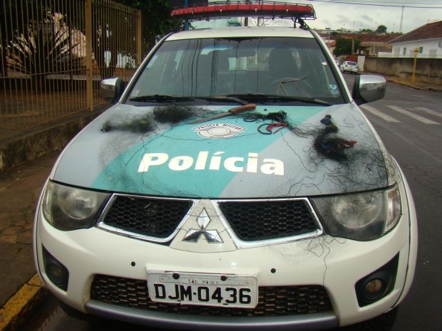 Rede de caça e facão foram apreendidos (Foto: Divulgação / Polícia Ambiental)