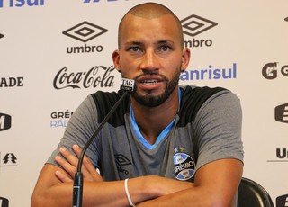 Kadu admite atuações abaixo e se diz sofrendo na adaptação ao Grêmio