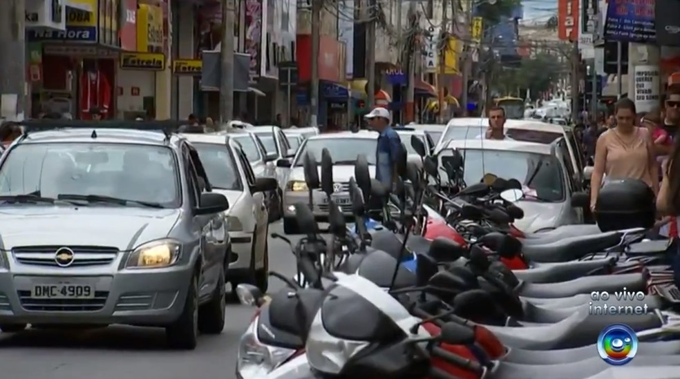 ComÃ©rcio de Itapetininga comeÃ§a a funcionar em horÃ¡rio especial neste sÃ¡bado â€” Foto: ReproduÃ§Ã£o/TV TEM