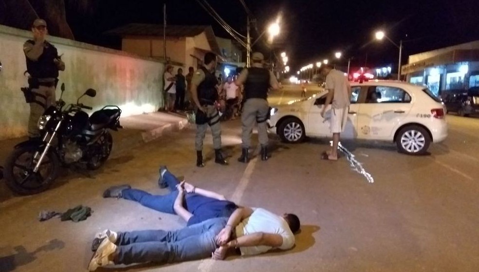 Soldados foram presos em flagrante após assaltarem jovem em Rio Branco  (Foto: Lillian Lima/Rede Amazônica Acre)