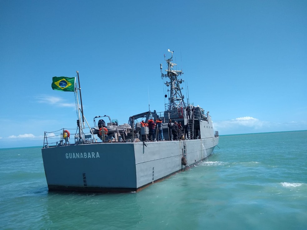 Navio da Marinha faz vistoria das manchas de óleo no Delta do Parnaíba — Foto: Divulgação/Marinha do Brasil