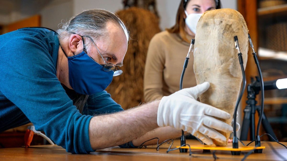 Pesquisadores descobriram múmia egípcia de pássaro de 1,5 mil anos (Foto: Ryan Young/Universidade de Cornell)