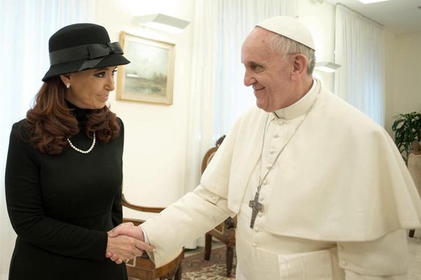 Cristina Kirchner é a primeira presidente recebida pelo novo líder da Igreja católica (Foto: EFE)