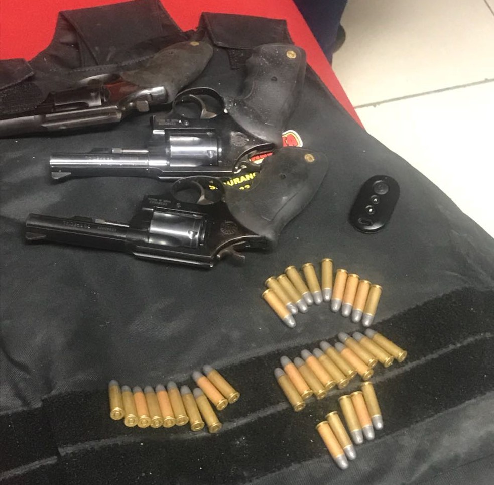Polícia da Paraíba apreendeu armas e ferramentas durante a tentativa de assalto ao banco. (Foto: Divulgação/Polícia Civil)
