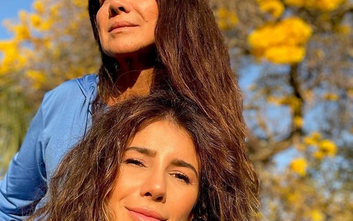 Paula Fernandes posta foto rara com a mãe: "Tantos momentos difíceis"
