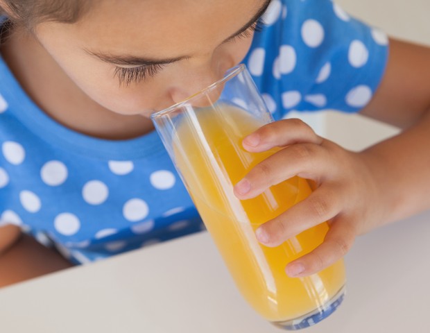 Suco natural, industrializado e refrigerante: criança pode tomar? (Foto: Thinkstock)
