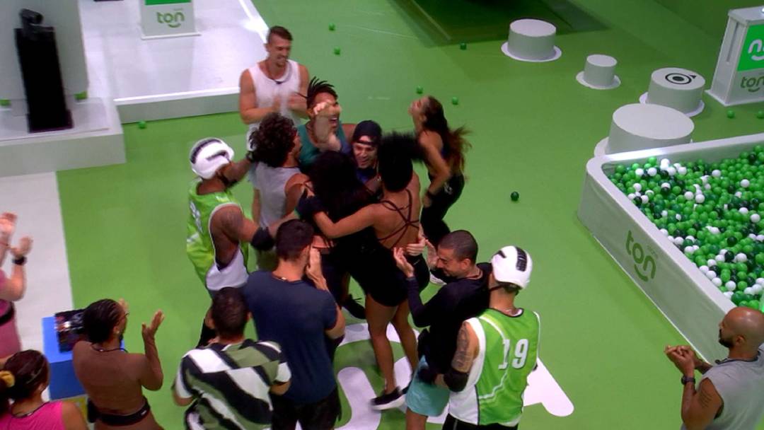 Amigos comemoram a vitória de Gustavo no BBB23 (Foto Reprodução/Globo)