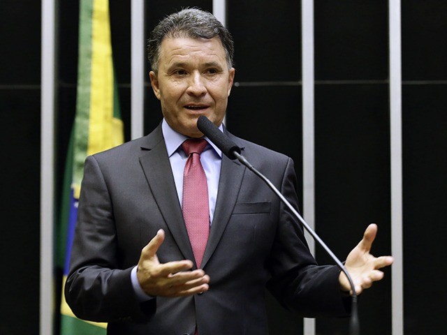 O deputado Darci de Matos (PSD-SC) é presidente da Frente Parlamentar Mista da Apicultura e da Meliponicultura (Foto: Agência Câmara)