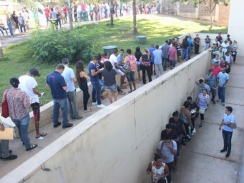 Eleitores formaram fila no último dia do cadastramento biométrico (Foto: TRE-MT/Divulgação)