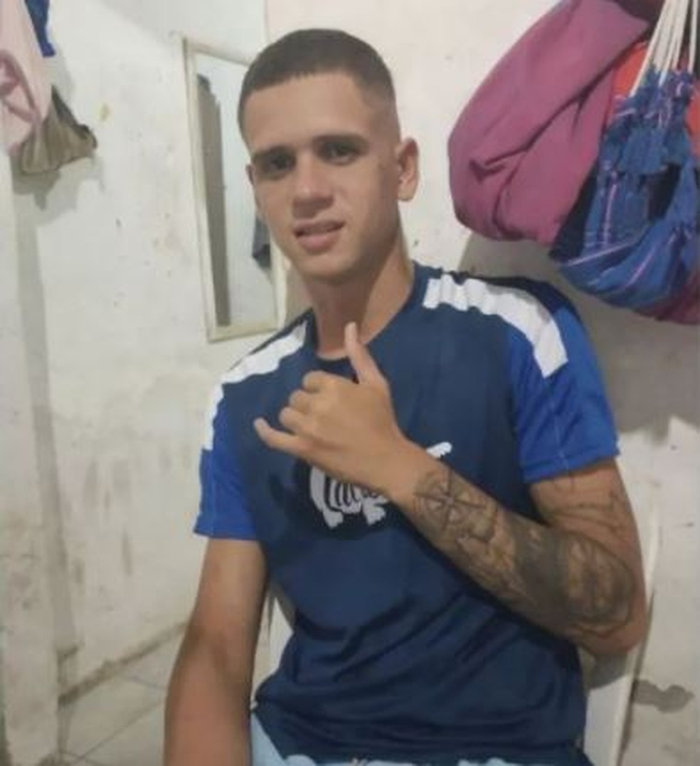 Diogo Lima dos Santos, 18 anos, foi morto a tiros um policial militar, que morava em frente a casa dele. — Foto: Arquivo pessoal