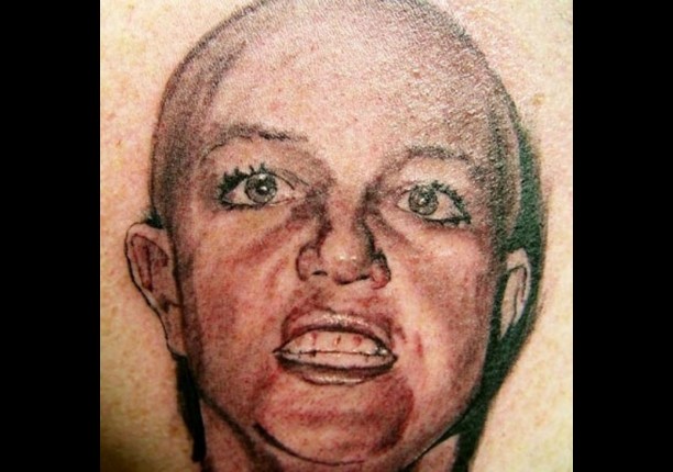Melhor do que uma tatuagem de Britney Spears? Uma tatuagem de Britney Spears careca, claro. (Foto: Reddit)