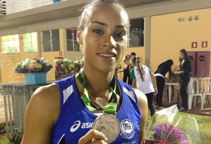 Liliane Cristina circuito atletismo uberlândia 2014 (Foto: Gullit Pacielle)