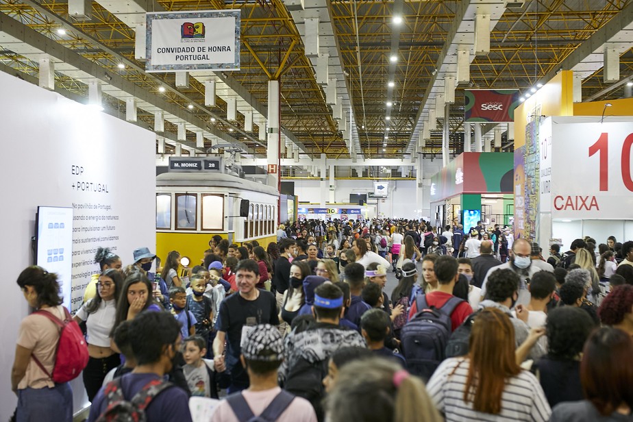 Público na 26ª Bienal Internacional do Livro de São Paulo, realizada no Expo Center Norte
