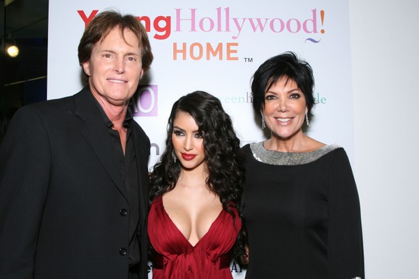 Bruce Jenner, Kim Kardashian e Kris Jenner em uma foto de 2007 (Foto: Getty Images)