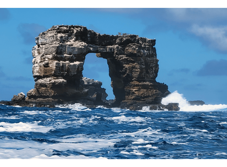 Arco de Darwin, formação rochosa em Galápagos, sofre erosão e desmorona thumbnail