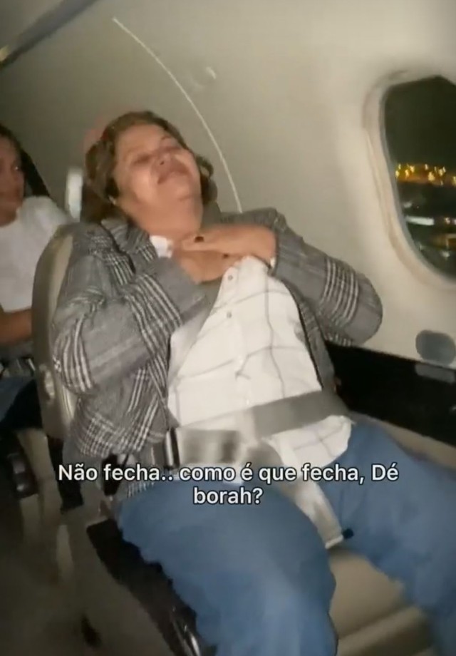 Juliette Freire diverte a web com vídeo que mostra primeiro voo de jatinho da mãe, Fátima (Foto: Reprodução/Instagram )