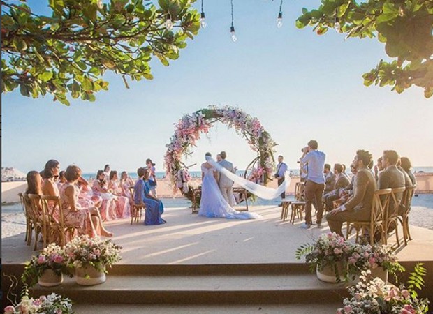 Camila Queiroz e Klebber Toledo se casam em Jericoacoara (Foto: ReproduÃ§Ã£o/Instagram)