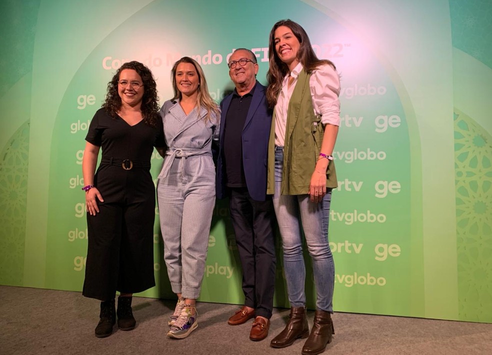 Natália Lara, Ana Thaís Matos, Galvão Bueno e Renata Silveira no evento de apresentação da cobertura da Globo na Copa — Foto: Bruno Giufrida