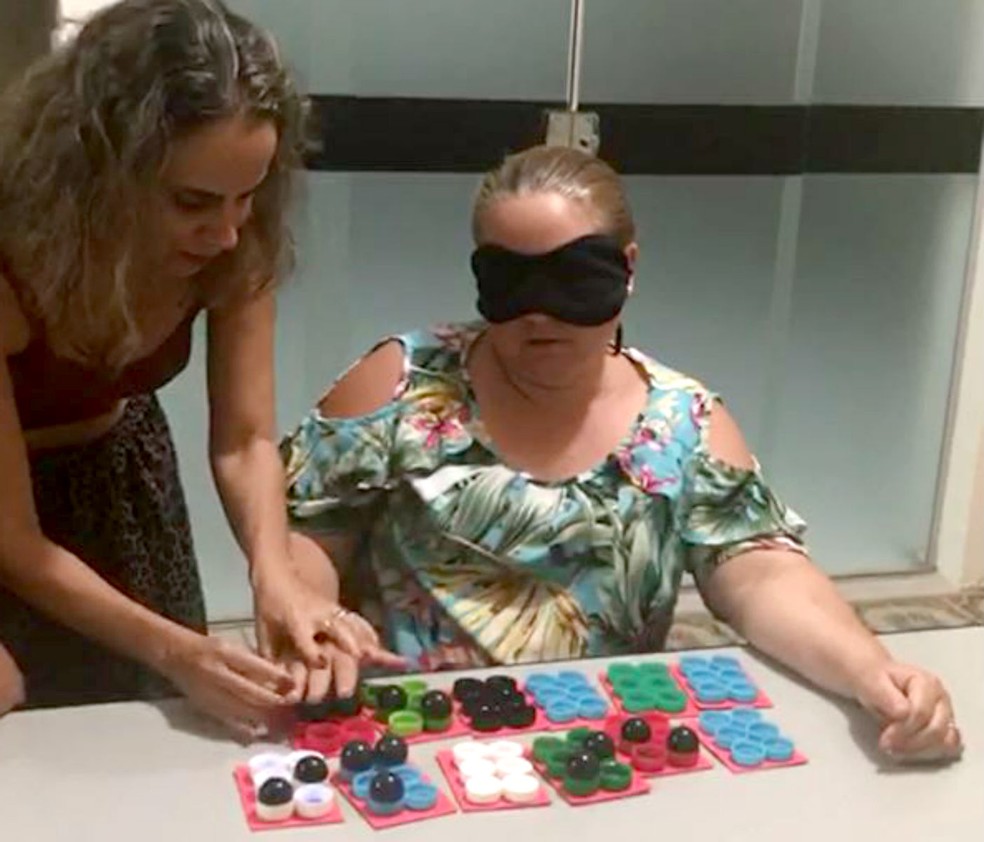 Empresária Daniela Reis Frontera com baixa visão cria projeto para ensinar braile a deficientes visuais em Duartina — Foto: Arquivo pessoal