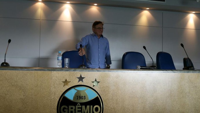 Fábio Koff concede entrevista coletiva no Olímpico (Foto: Diego Guichard/GloboEsporte.com)