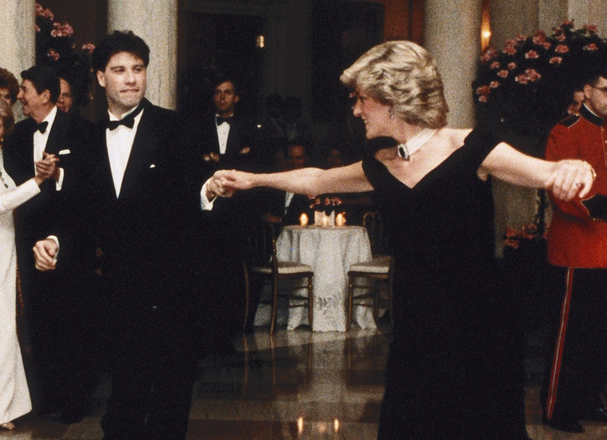 John Travolta relembra dança com Lady Diana: Contos de fadas