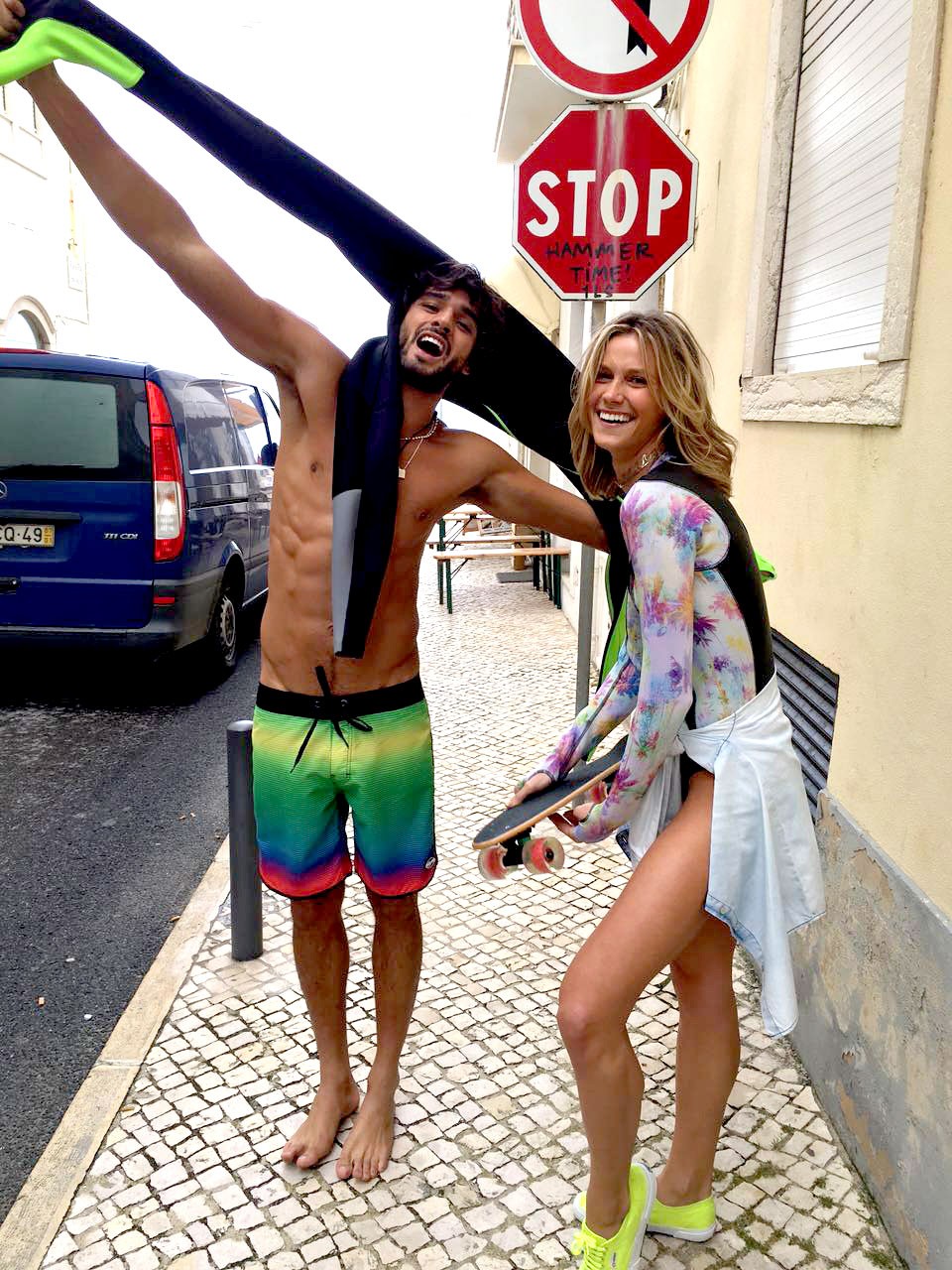 Marlon Teixeira e Renata Kuerten em Nazaré para nova campanha de moda (Foto: Divulgação)
