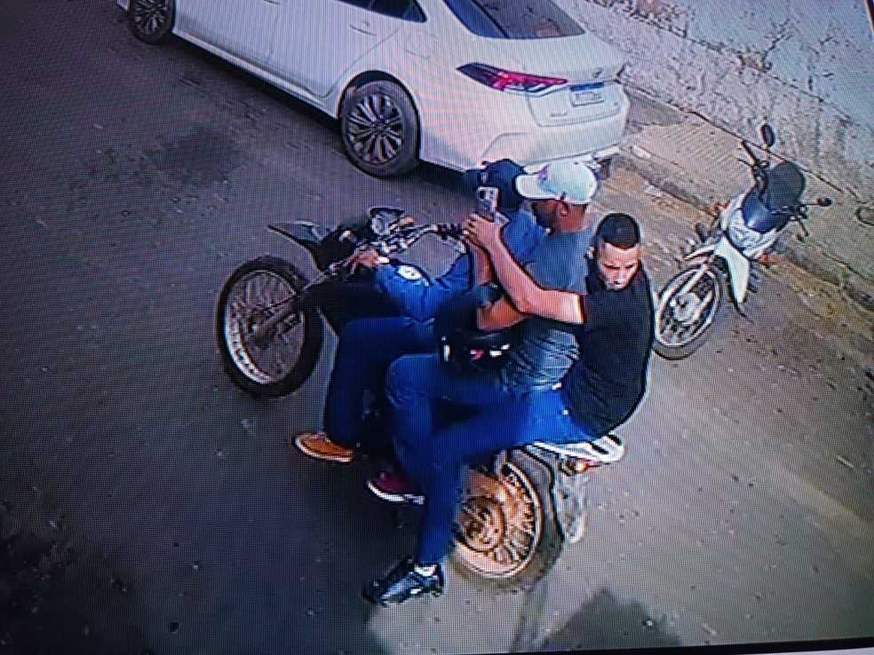 Três homens armados roubam R$ 60 mil de funcionários de casa lotérica em Santa Inês — Foto: Reprodução/ TV Mirante